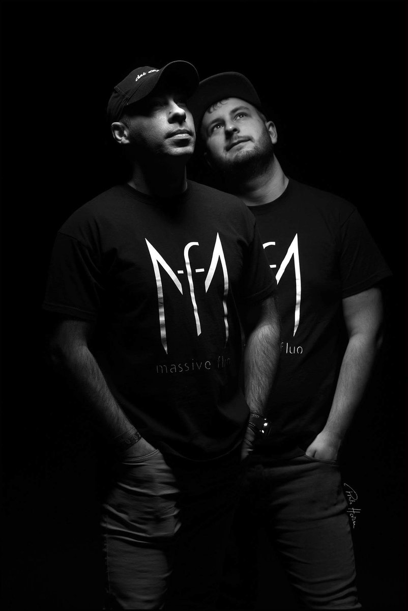 MassiveFluo's tweet photo. @MassiveFluo @pintohorse #onelove #studiotime https://t.co/B6IqW5YX4L