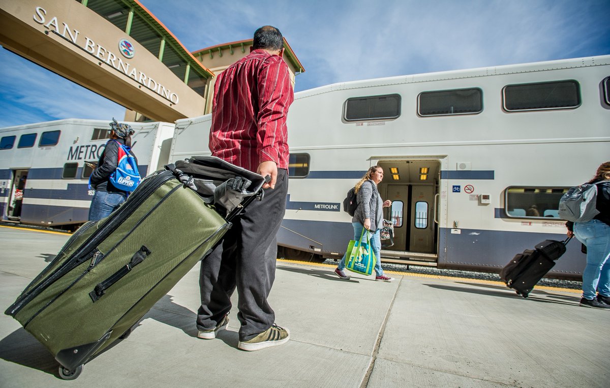 EricReedPhoto's tweet photo. #Metrolink riders board the train from the remodeled Santa Fe Rail Depot and Metrolink station in San Bernardino, April 17, 2017. #sbsun https://t.co/XYV7GZAUXp