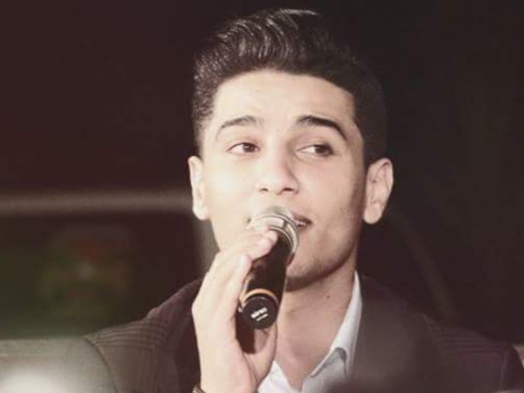 rose_whait's tweet photo. تناثر السلم الموسيقي🎼 برخامة صوته🎤..ركعت الدرجات..وفاض الاحساس
#ما-وحشناك https://t.co/5t4lrlCqtV