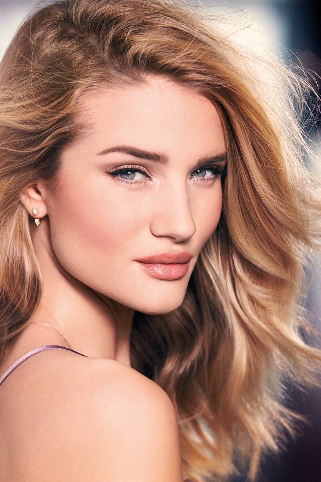Happy Birthday Rosie Huntington-Whiteley ( Carly Spencer in Transformers Movie 3: Dark Of The Moon )!!! 