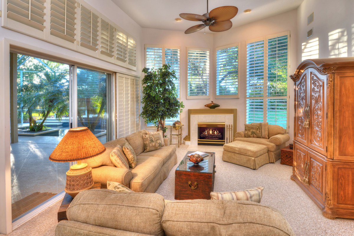 StarsOfPremier's tweet photo. #SpruceCreekFlyIn #PoolHome #7FL6 #GatedComm #PilotLife #PvtAirstrip #HeloPad 4BR/3.5BA Home #VideoTour https://t.co/twtQJk1JjM #CoastWiseFL https://t.co/52DNRPJdI0