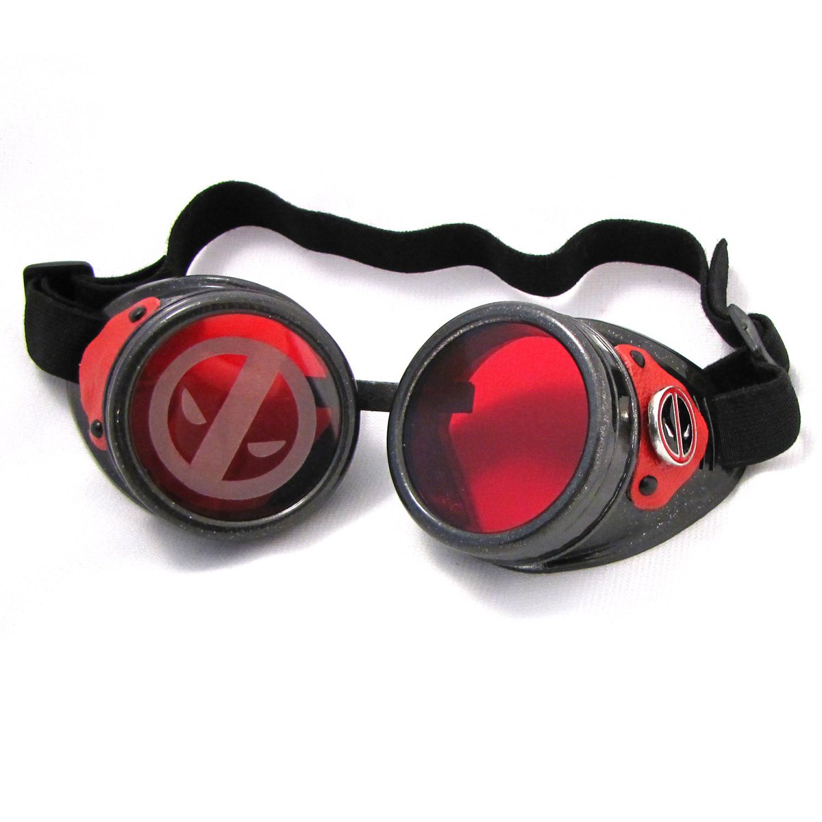 steampunkwolf52's tweet image. We're getting ready for @SVComicCon. Come visit us! #steampunk #Deadpool #comics #superheroes #goggles #burningman