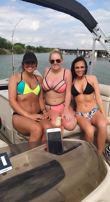 making waves and catching rays https://t.co/PmpF7TBTeJ<a href="/tag/newprofilepic"class="tags"><span>#newprofilepic</span></a>