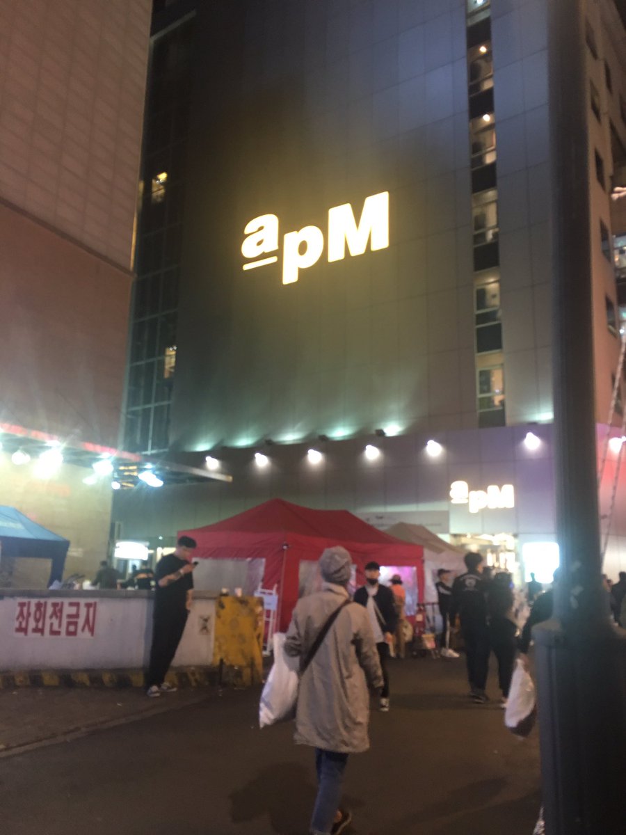 KobayashiKei444's tweet photo. いつになったら眠るの
#東大門市場 #kerea #seoul #眠い #帰りたい https://t.co/m2p7ele1z9