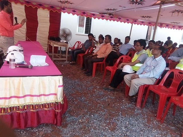 FND_eiffendi's tweet photo. 17 April 2017: HIV/AIDS Prevention Seminar in Gangasagar Railstation Base Camp site. #AlanSalvador #Hatashe Video https://t.co/QEwc4icuY0 https://t.co/l94zX1tmrh