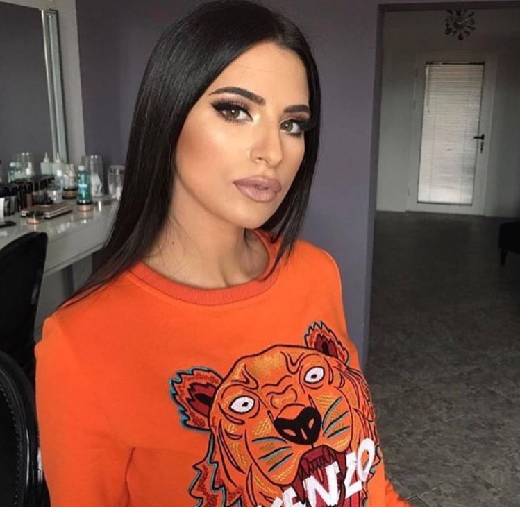 DSTR3SDLUX's tweet image. Kenzo girl😍