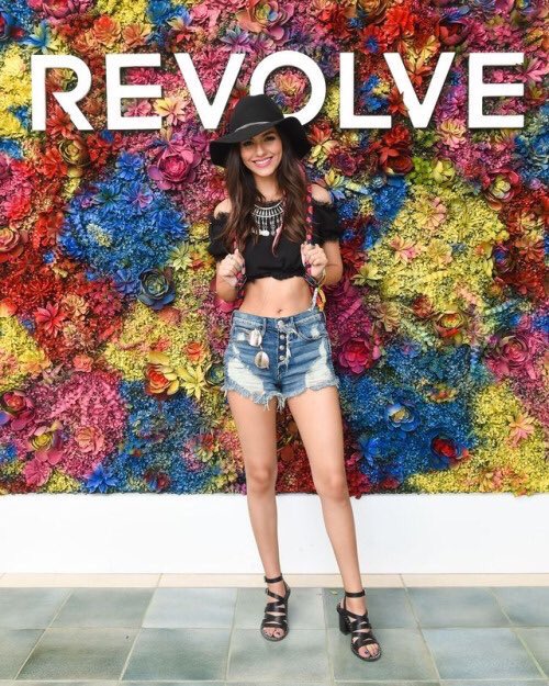 RtMummy's tweet photo. Victoria Justice Coachella 2017 https://t.co/ylFkmomxfS