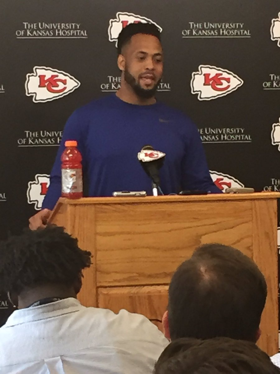 Jacobs71's tweet photo. The return of Derrick Johnson #Chiefs https://t.co/B2pxMpqU2a