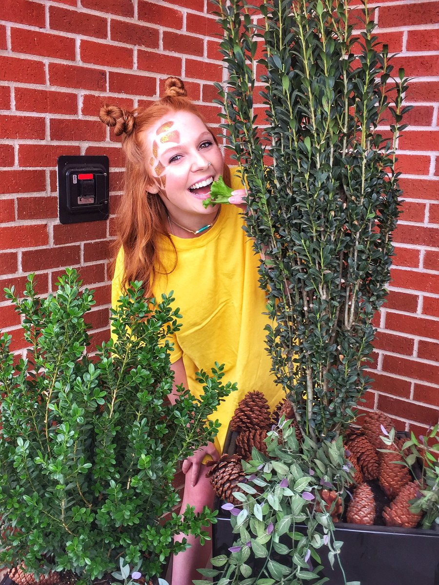 Retweet to help Zaxlee and <a href="/okstateaoii/">ALPHA OMICRON PI</a> win 40 free tickets to the Safari concert!