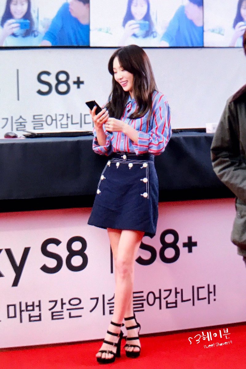 [PIC][18-04-2017]TaeYeon tham dự sự kiện ra mắt dòng "KT Galaxy S8/S8+" tại Gwanghwamun KT Square vào sáng nay C9p-ynVUIAAHmSz