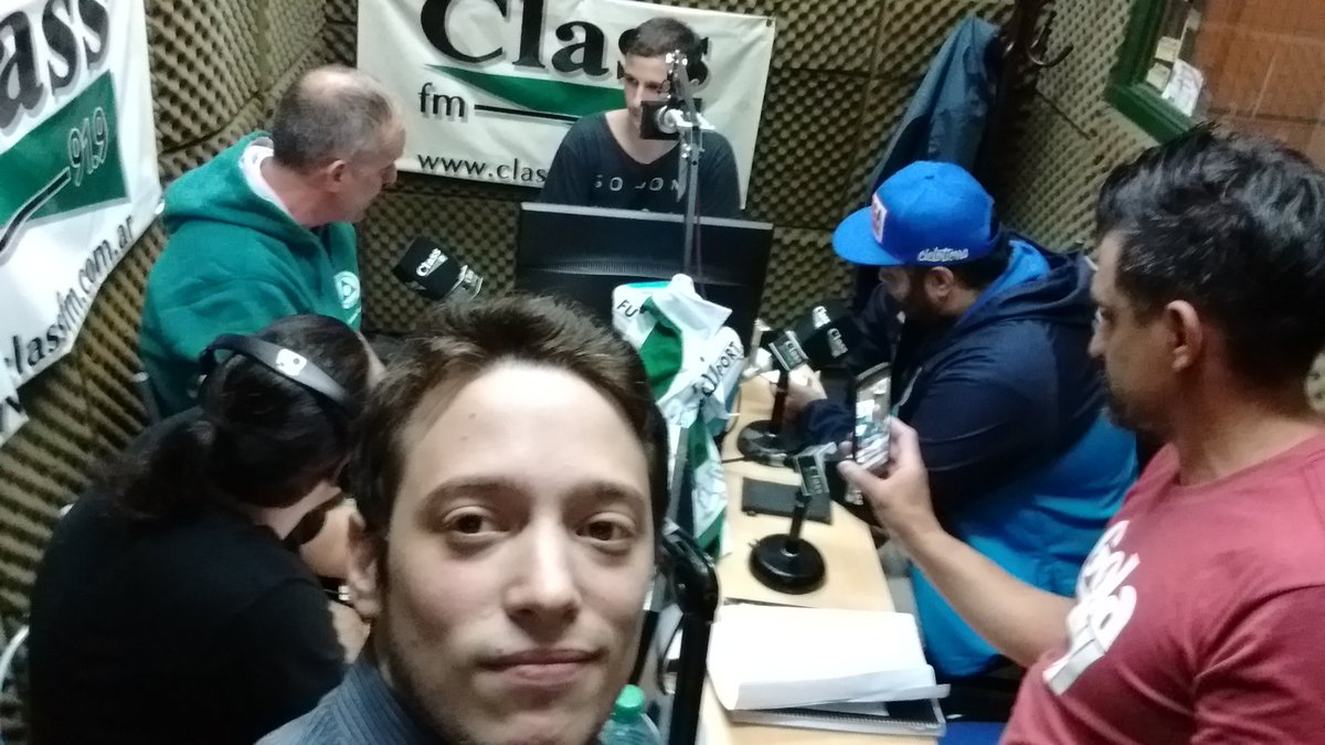 cercadelring's tweet photo. Equipo presentado... #EnVivo #CDREnVivo #CercaDelRing #CDelR #Programa102 Seguinos a través de nuestro #FacebookLive https://t.co/RVkzz2AkGo https://t.co/14yCjk5LZ5