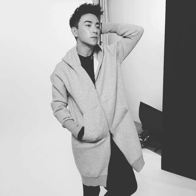 9vPplVKAH5DmeuE's tweet photo. #Bernard #bernardsjun #bernardsj
#森竣 #삼준
웃을때와 무표정일때 느낌이 많이 다르는 쭌이 가수보단 배우 느낌이 더 많이 난다
보이스도 좋은데 ~~~ https://t.co/hjQt1IXLiy