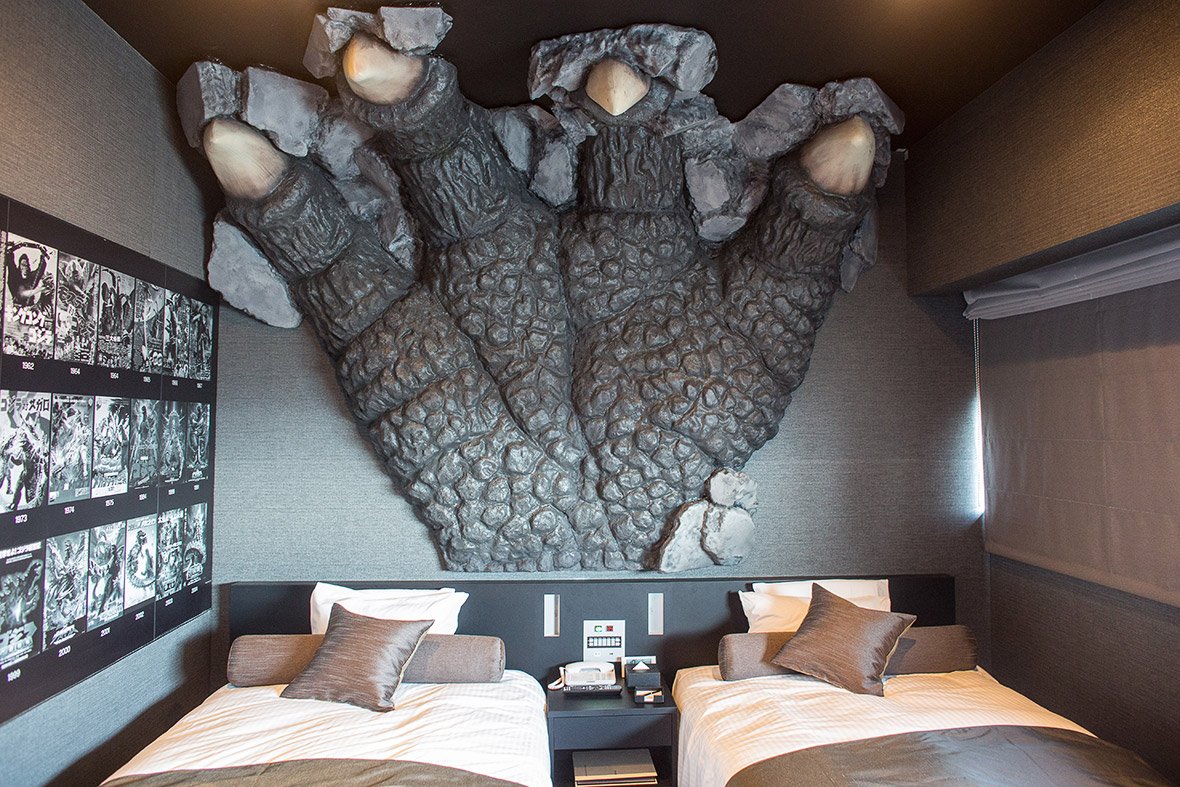 teamgodzilla's tweet photo. #SignsOfABadRoommate When there isn't a room left. . . . . https://t.co/6uJJe98Pay