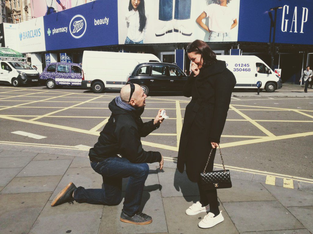 THE FIRST YEAR mustaavalkoisella.com/2017/04/17/the…