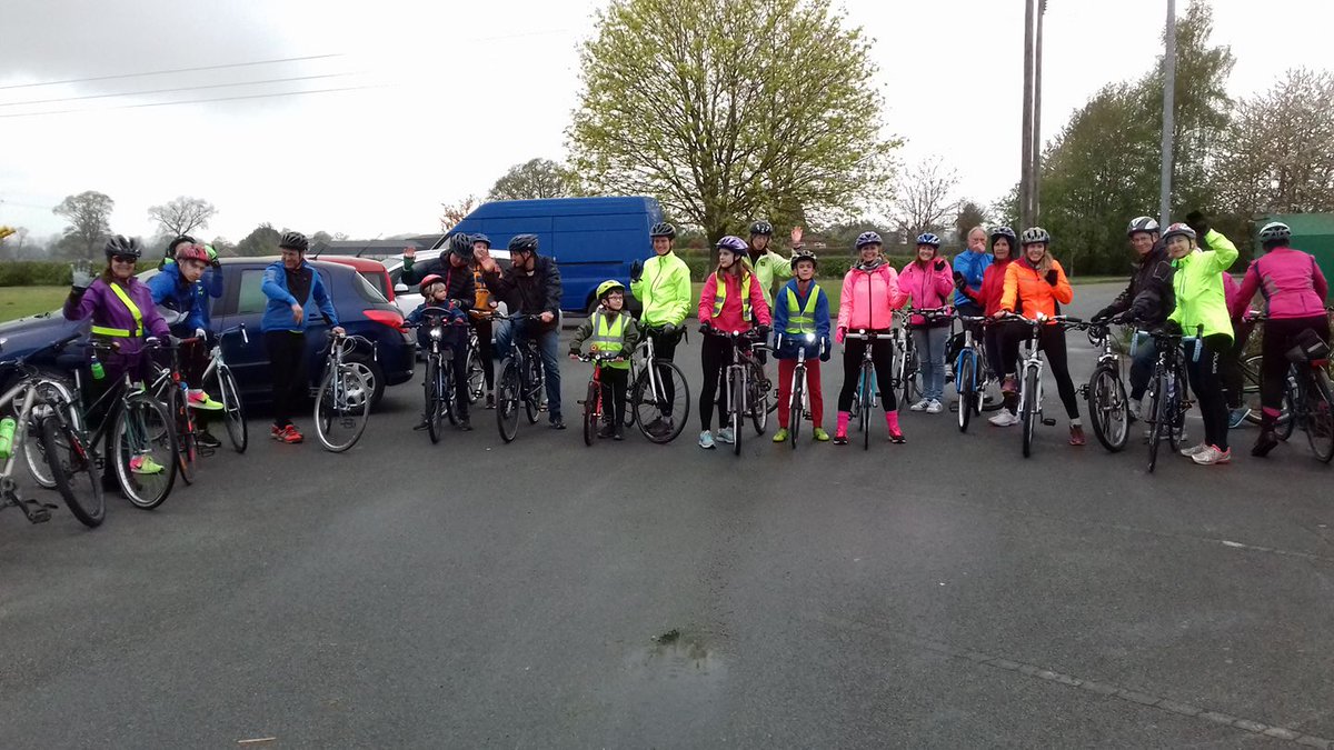 WpoolBikingBell's tweet photo. Family cycling at its best with country lanes and a pub stop @emmajiwilde1 @Munnster77 @squidgycat must do another one soon... https://t.co/6qlWUcuYje