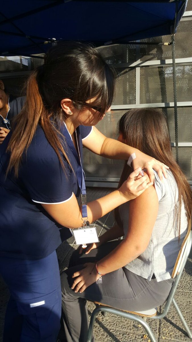 metrodesantiago's tweet photo. En Gruta de Lourdes de #L5 estamos hasta las 19.45 hrs. Vacunando contra la Influenza en compañía del Cesfam Andes. ¡Anímate! 👨‍⚕️🤗 https://t.co/qOXG2tIupD
