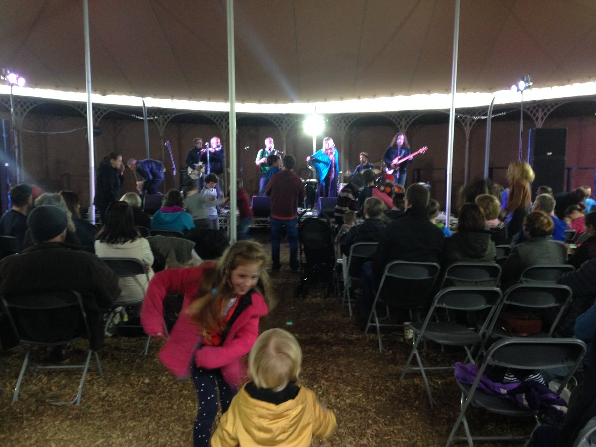 Brilliant family gig today <a href="/KilaRecords/">Kíla</a> <a href="/russborough/">Russborough House & Park</a> <a href="/creativeirl/">Creative Ireland</a> <a href="/CreativeWicklow/">Creative Ire Wicklow</a> #Cruinniu