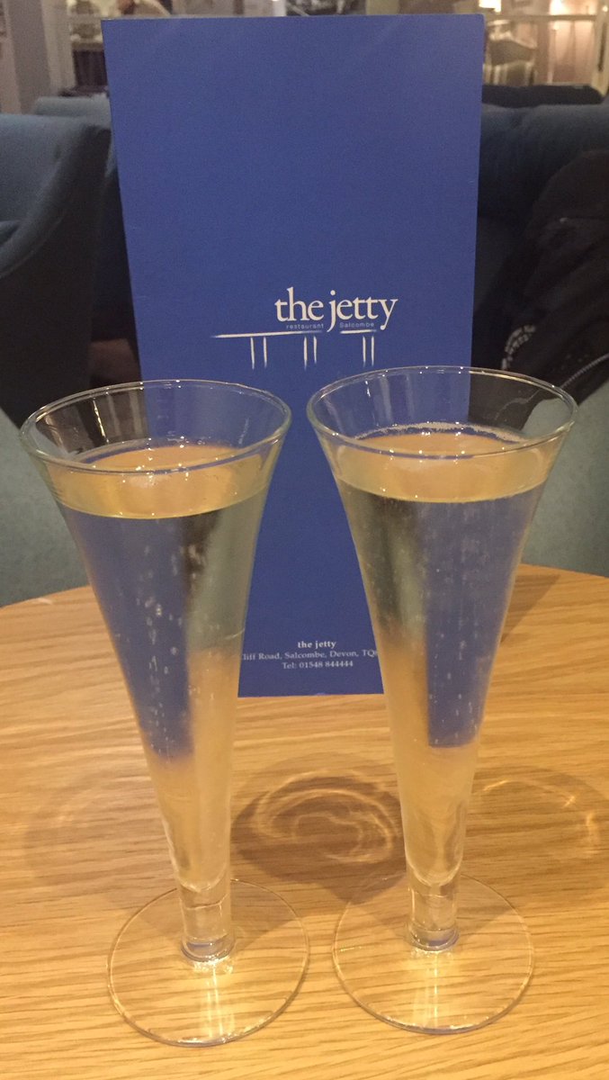 SalcombeBrew's tweet photo. Something to finish of the lovely Easter weekend! 🍾 #salcombe #Easterweekend2017 https://t.co/rkd6h1qUX5