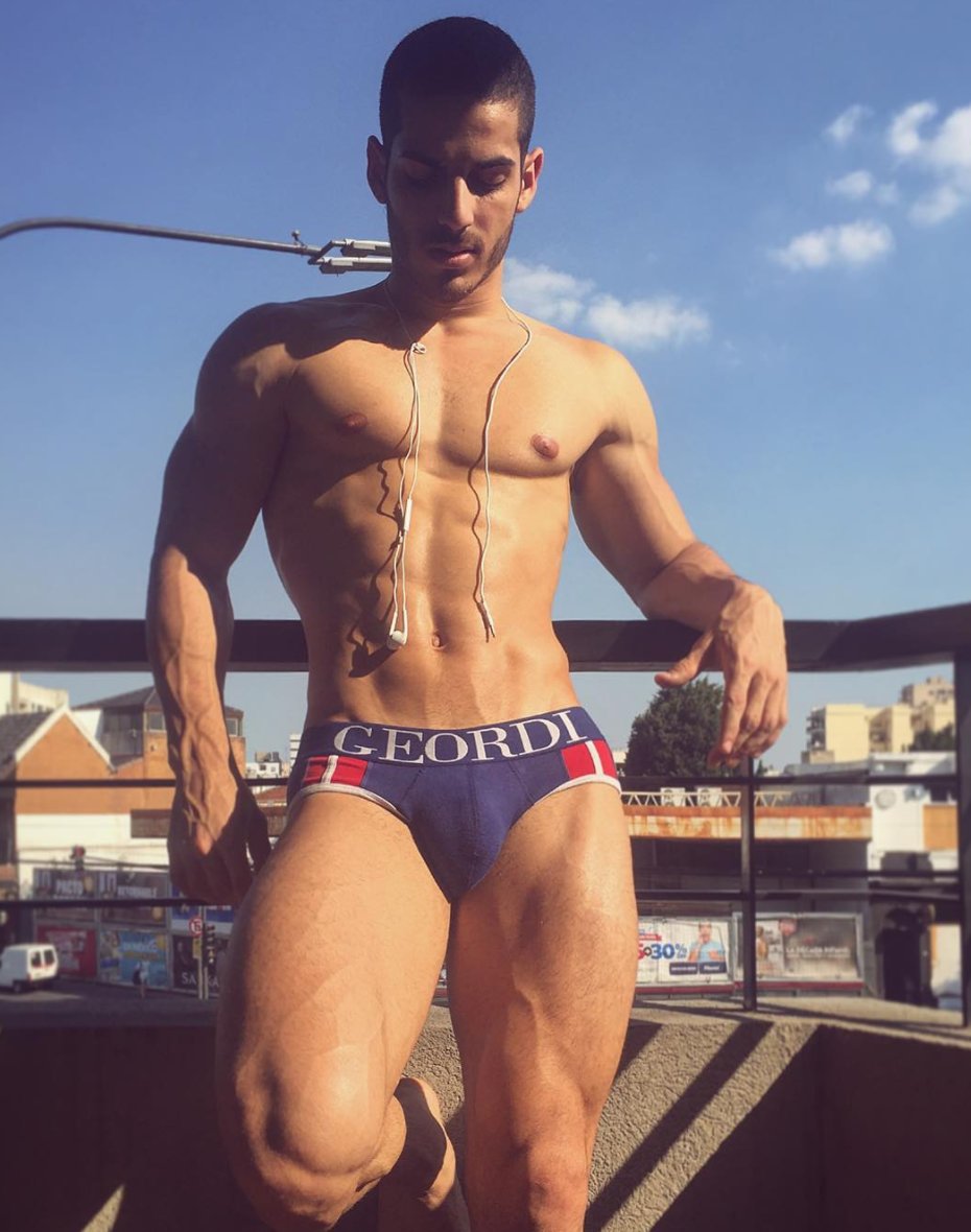 He's a dancer. Check out his moves - bit.ly/2oPWgFp