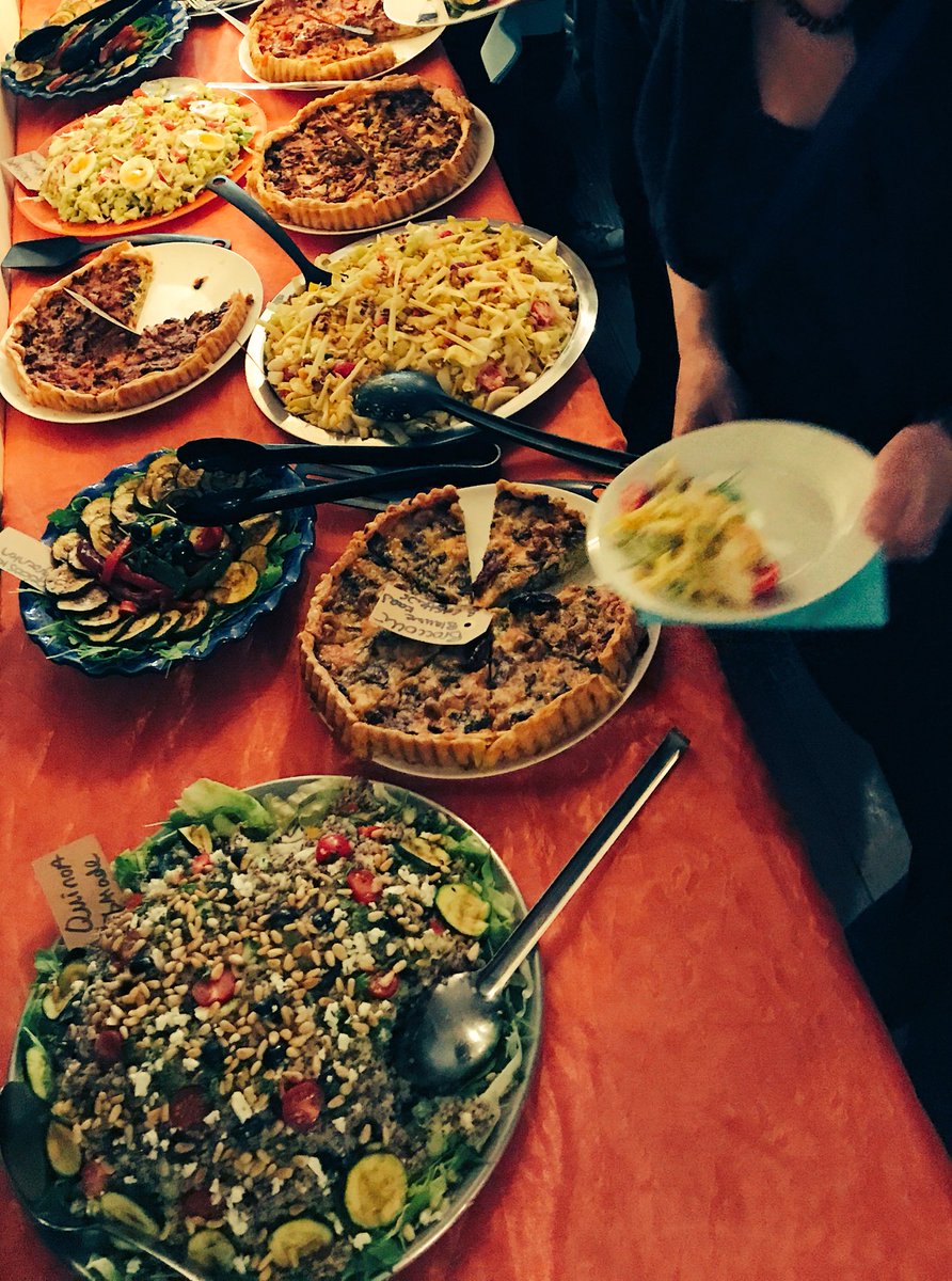 b_syouruncle's tweet photo. Feestje bij Bob! En #vegetarian catering gedaan voor #verjaardagsfeest zoon vsn @CarolineWdnhf https://t.co/5bntlQQ54N