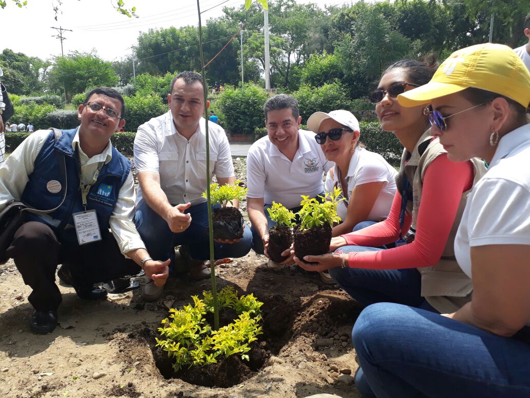 personcucuta's tweet photo. Acompañamos la parada cultural por la memoria y solidaridad con las víctimas. https://t.co/Sa3tLfJt6a