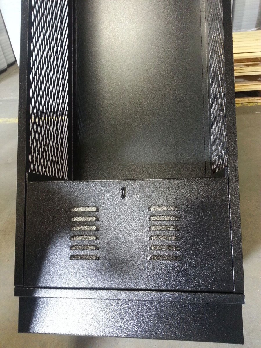 DebourghMfg's tweet photo. #SpecialtyLockers #BlackHammer #AngleIron #Collegiate #BuiltWithPride #DiamondPerforation #KnifeHinge https://t.co/SP0RmRTSGU