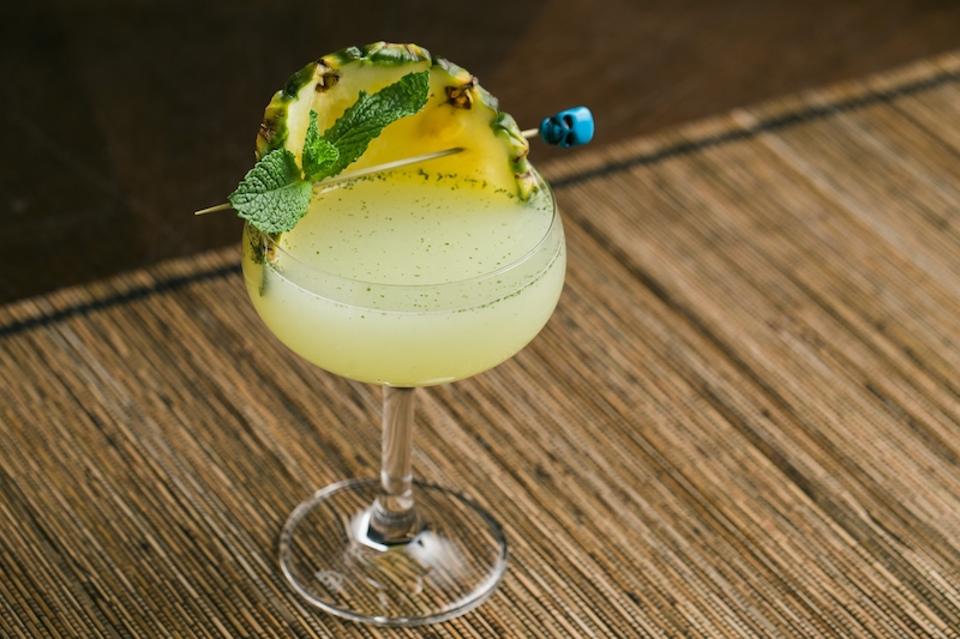 ForbesLife's tweet image. 5 easy cocktail recipes for spring. on.forbes.com/60178dnvV