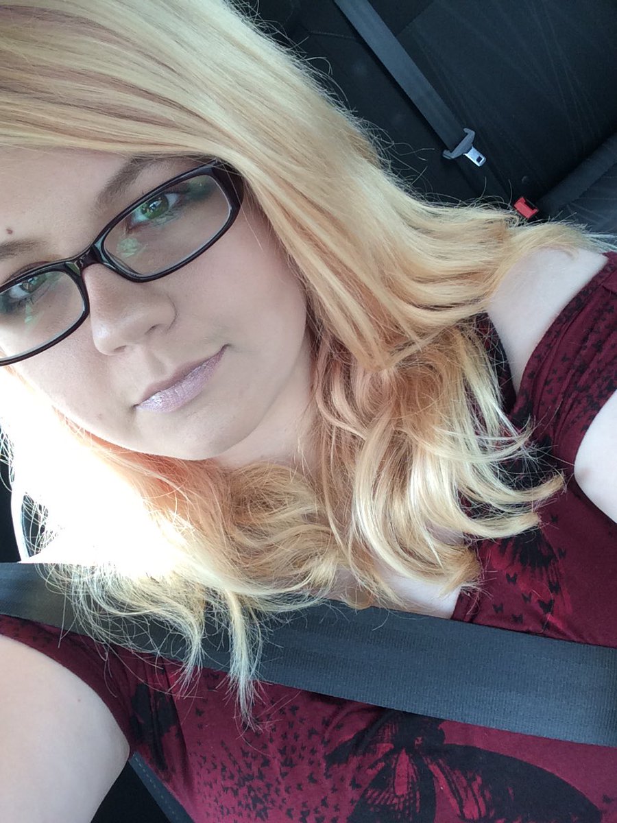 Michelle_Dearst's tweet image. @inwiththeblue concert tonight~! So pumped. 
#concertlook