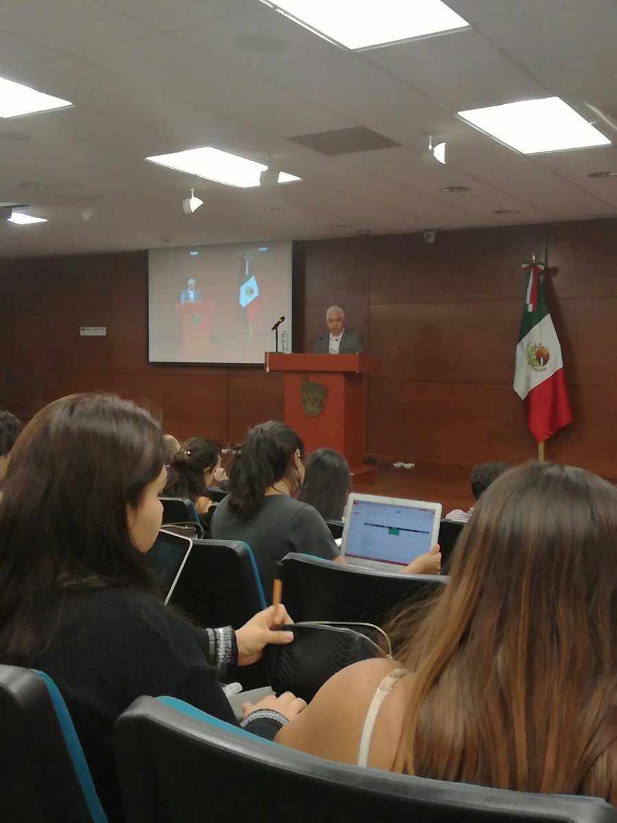 Marc_sinclair's tweet photo. Empezando la semana de la estadística #CD2006 #SE #ITESM #CCM https://t.co/9pBPayfcPP