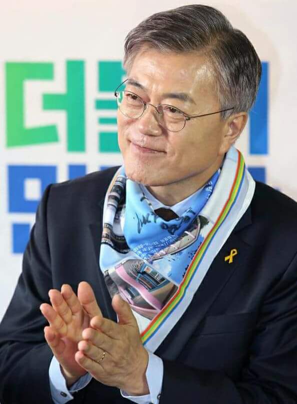 문재인
국민의 대다수가 과거로의 회귀하는 보수를 원하지 않는다
대한민국은 급변하는 세계의 질서 속에 진일보하는 진보적 사고와 이성적인 가치관을 다양화해야만이 살아 남는다
문재인은 국민의 아픔과 행복을 어떠한 경우라도 함께 한다