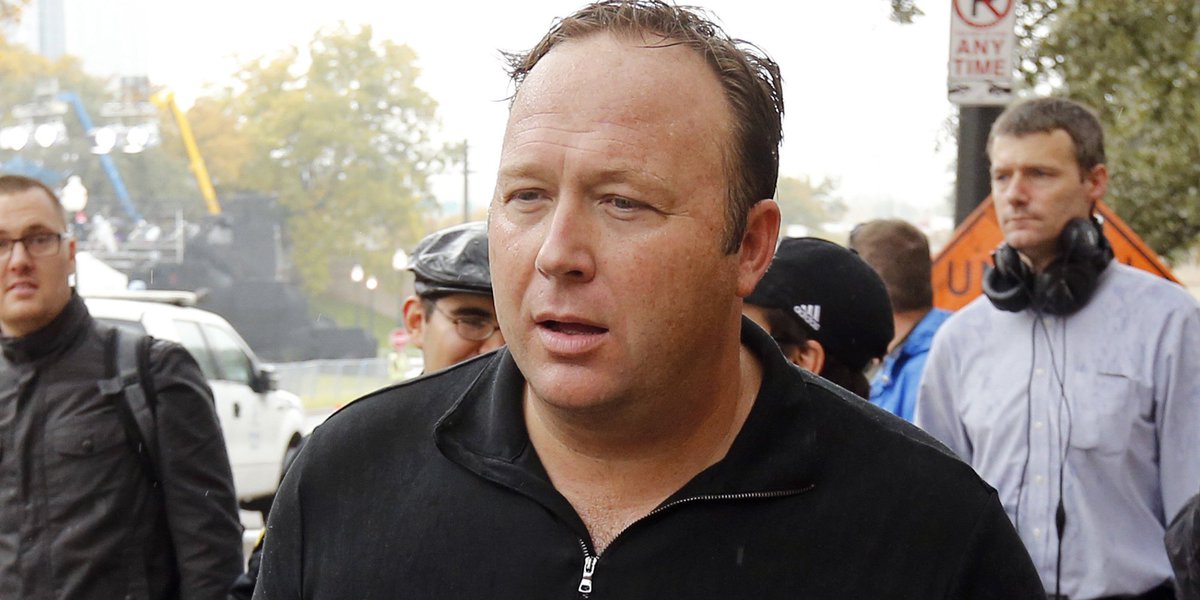 HuffPostUK's tweet photo. Infowars' Alex Jones is fighting a custody battle by admitting he's a fake https://t.co/cV8MfOxbF3 https://t.co/h1M5WU6zD8