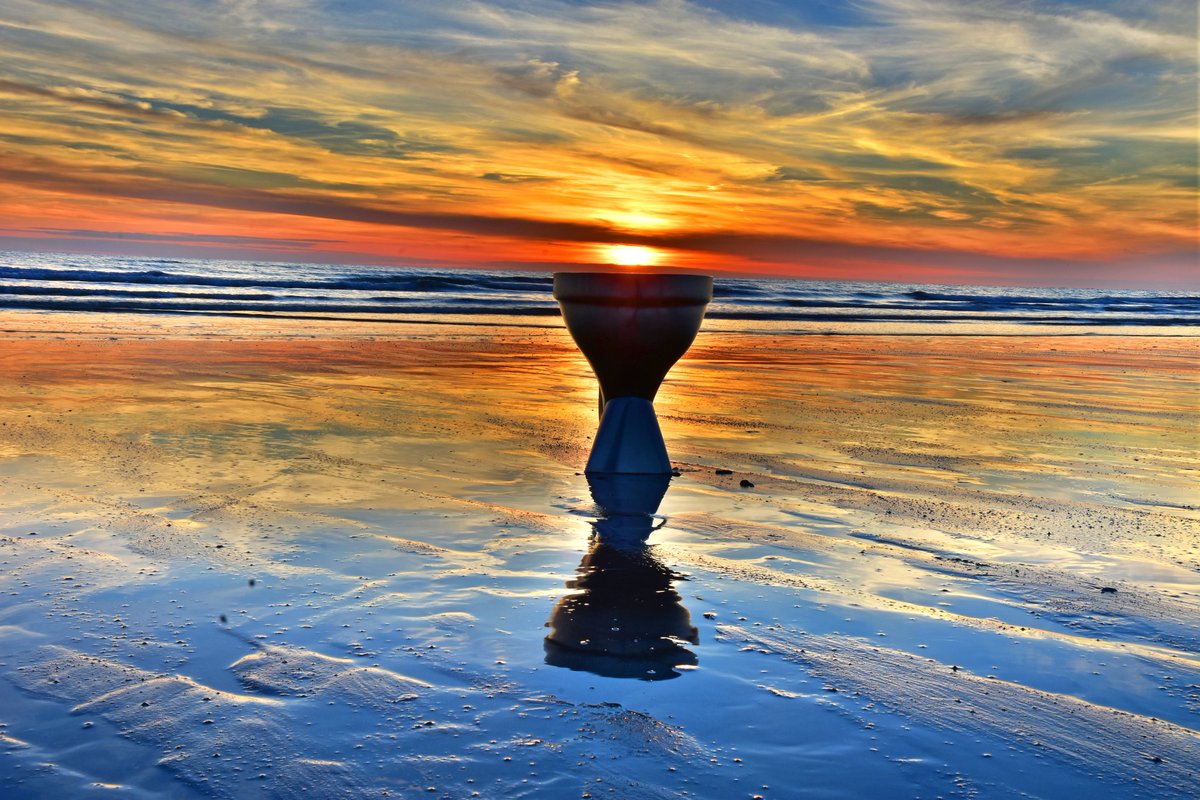 dylancparry's tweet photo. #Afterglow down on the #beach  what a place to sit to watch the #sunset https://t.co/Z3PrkMN0Zg