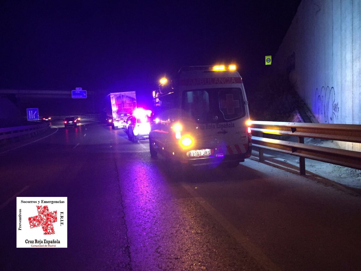 emergenciasCREM's tweet photo. Tras solicitud desde #SUMMA112 atendemos y evacuamos a persona policuntusionada tras accidente de tráfico en la #M50 #Getafe. https://t.co/HTfjBxzNjJ