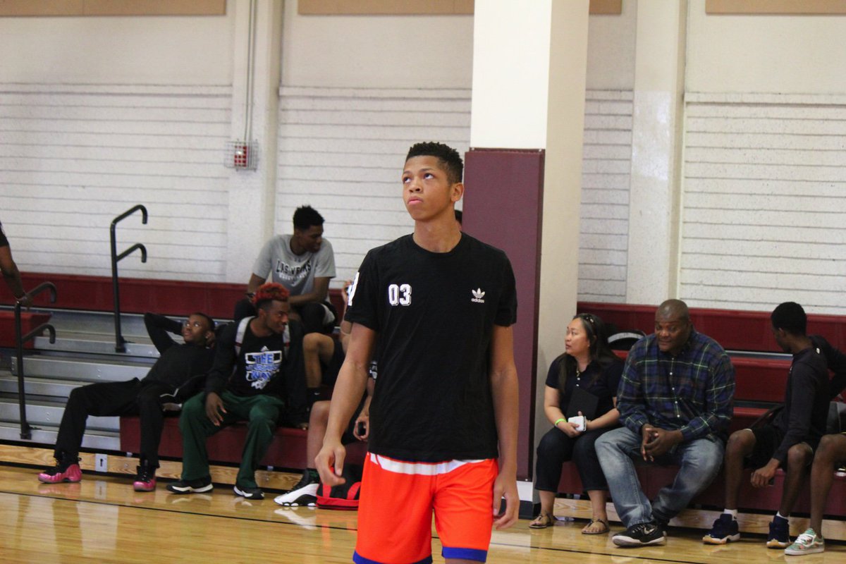 Unit1HoopSource's tweet image. Las Vegas Knicks c/o 2019 6’4″ SG Nick Blake long and athletic can shoot the deep three ball! VEGAS ALL DAY!