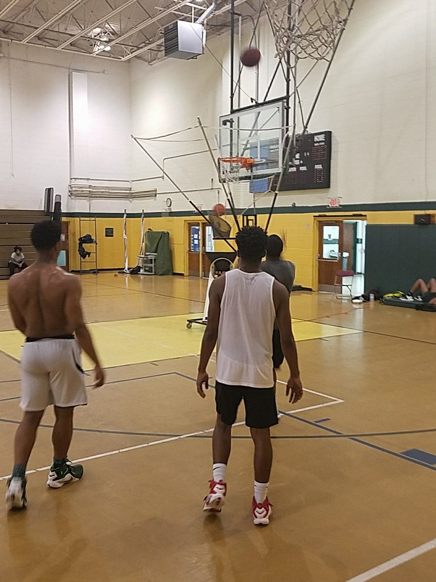 lthompson4lt's tweet image. #OffSeasonBeenStarted #GunWork @GreenforestBall 
@__hooper4l @mikedatruth_ @zdsimmons25