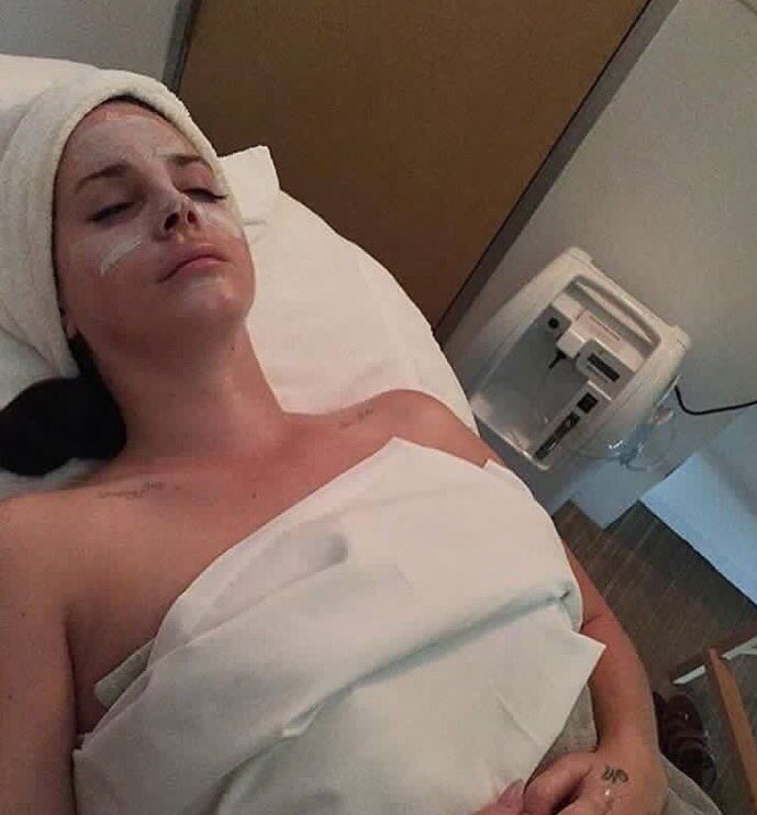 CollegeGirIProb's tweet image. Me after showing up to 1 of my 4 classes