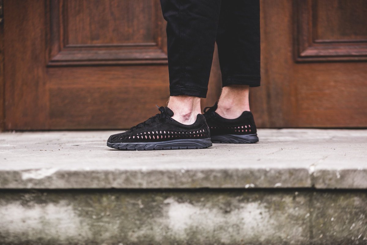 nike mayfly woven triple black