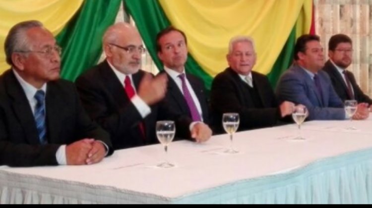 Opositores lamentan que el Gobierno rehúya al debate #ANF #Bolivia goo.gl/FC0DnI