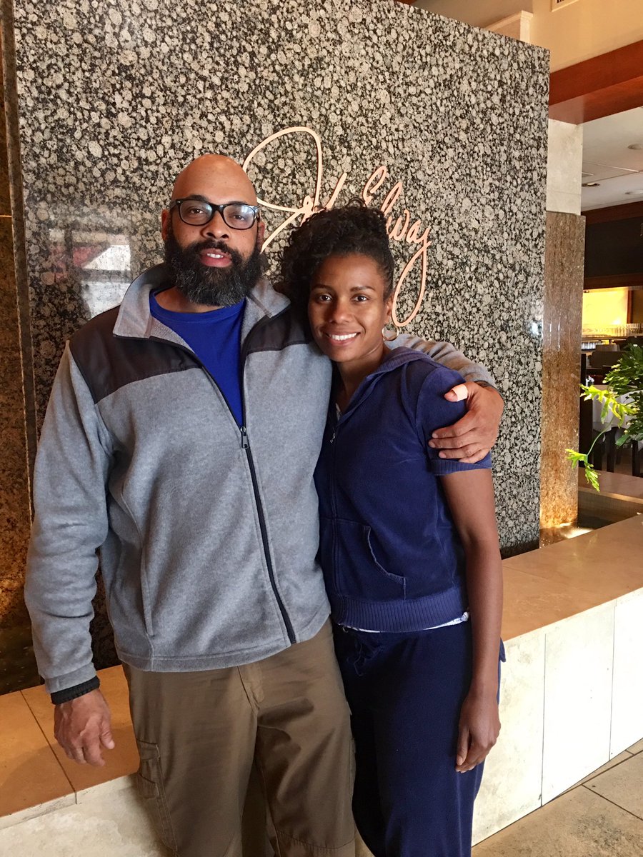 WowShane's tweet image. @raeshelljoye &amp;amp; I just had a fantastic dinner at @ElwaysStkHouse in #Denver!  Thx for the great food, service, and ambience guys!! 🙏🏽✅😎