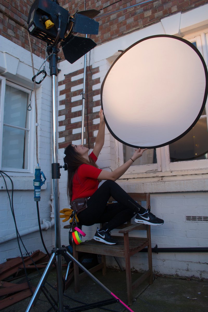 ForMumFilm's tweet photo. "Hold Up A Light (Reflector, please!)" - no #TakeThat references intended with the first photo with #LightingDirector Zeynep Oguz #formum https://t.co/USy9NqBakh