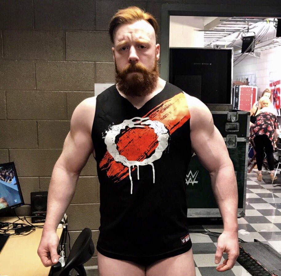 SFarrellyPro's tweet photo. It's about that time. #RAW https://t.co/7CYb69s5JY
