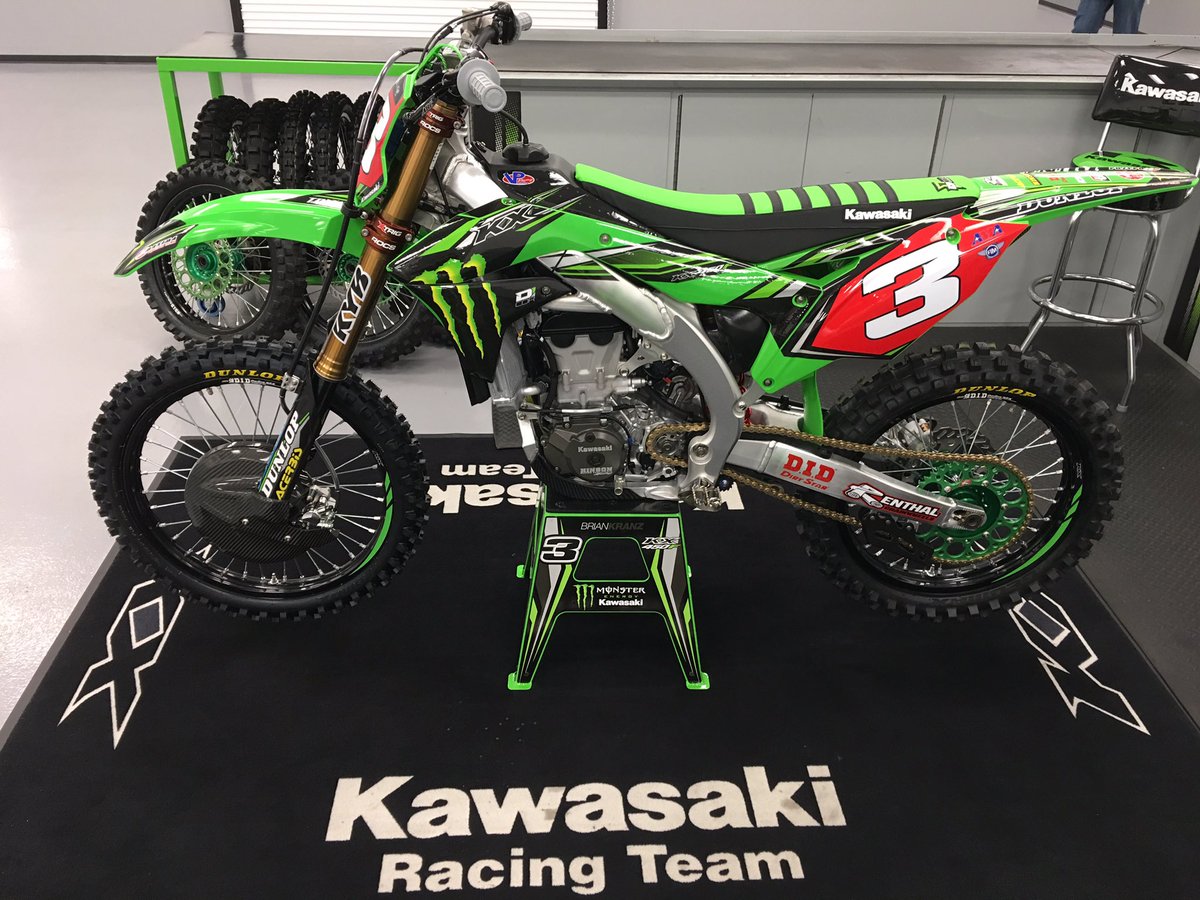 Red Plate action for <a href="/elitomac/">Eli Tomac</a> 🔥 #SupercrossLIVE