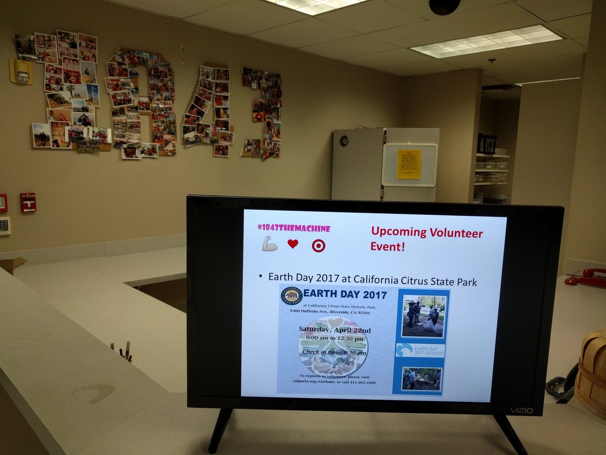 Digital huddle in action at #1843themachine! Communication... WATCH OUT!  Thanks <a href="/Salcidomama/">Anne Salcido</a> for the help!