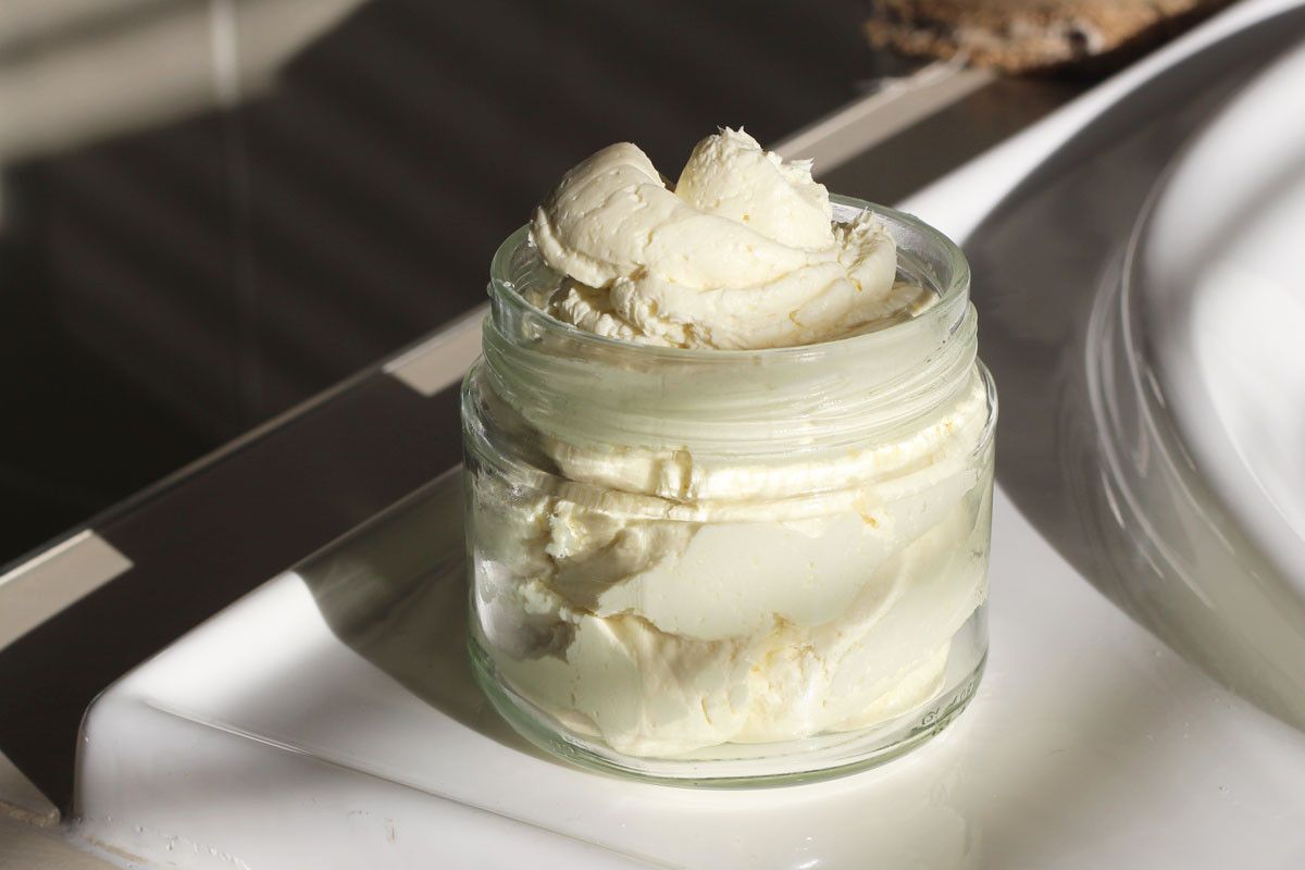 My luscious Body Butter Recipe - nourishing and moisturising buff.ly/2psa09T
