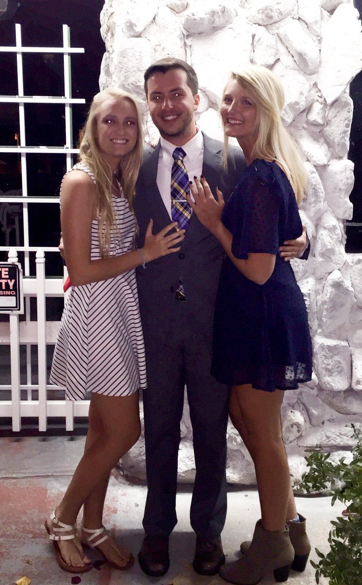 Mountainman16's tweet photo. Formal with Beautiful ΞΞΞ ladies #ColorMeADPi #Pike #UTC https://t.co/2nn0wR3Z5y