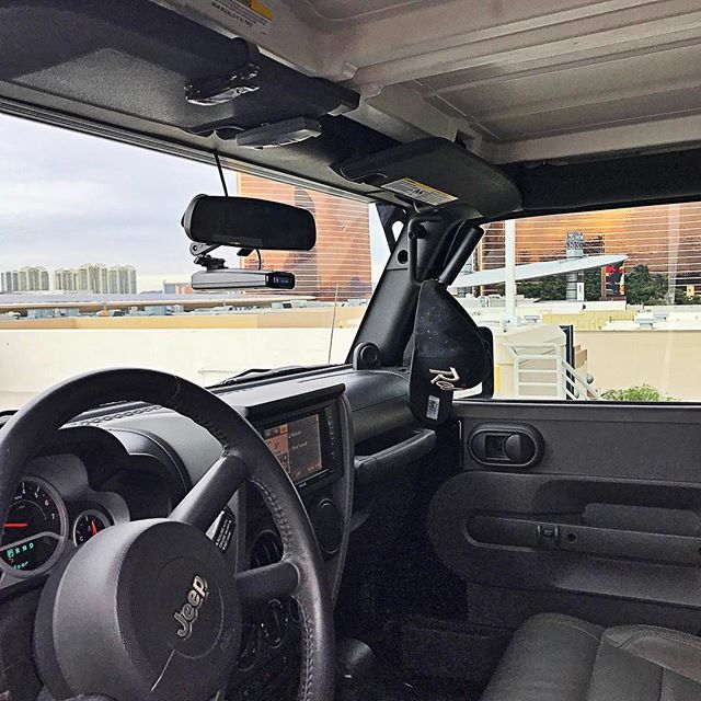 ThePackageGroup's tweet photo. RT @radarmount, @escortinc Passport iX on @radarmount Mirror Mount bracket with @radarmount Direct Wire Cord #murca #hemi #jeep... https://t.co/I32I3ojC1t