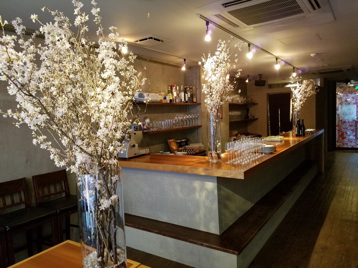 WineBar_Viola's tweet photo. ヴィオラにサクラ咲く https://t.co/fFJCUs4YYl
