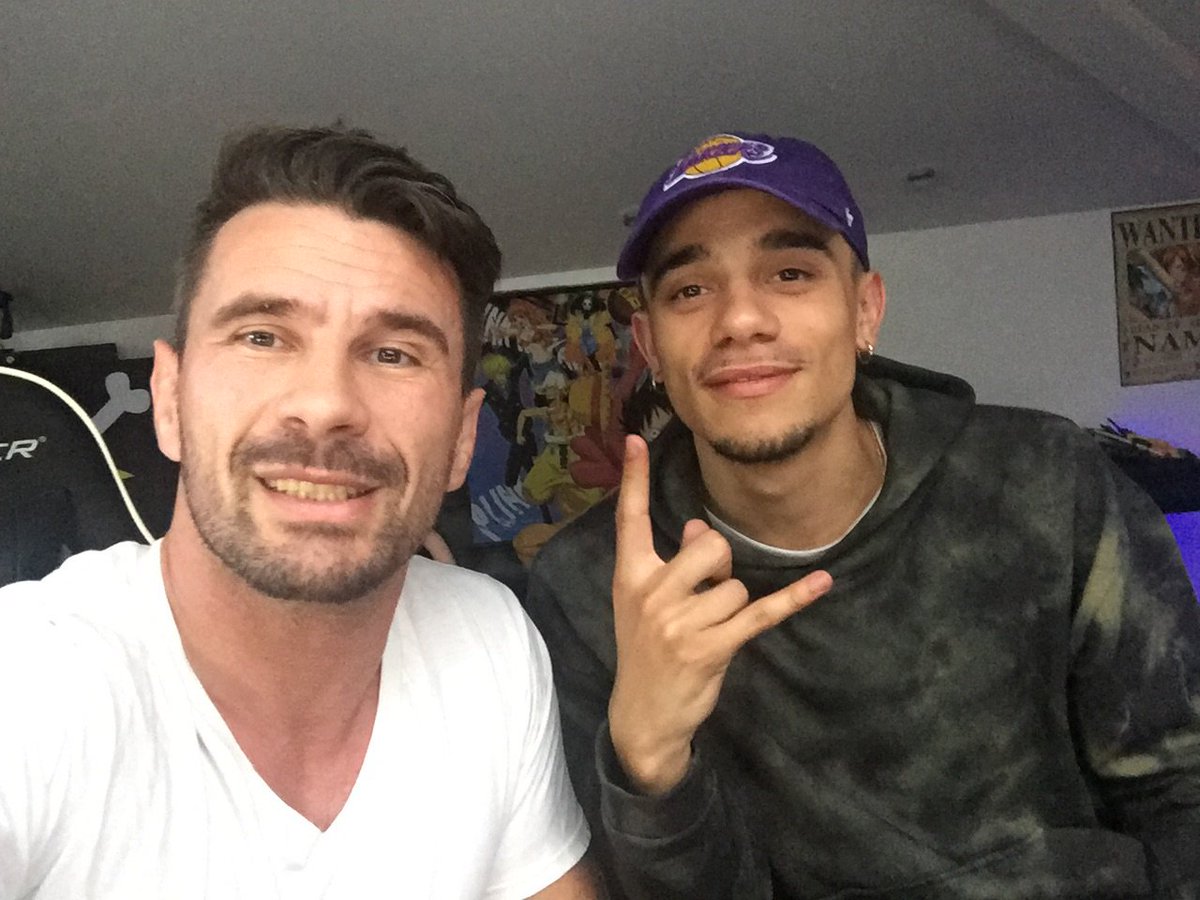 On Arrive Sur Fifa Avec Le Poto Mistervonline Qui Fait Des Signes De Gang Dans Tous Les Sens Manuelferrara Tv Pic Twitter Com 8d3mwl4sgs On Arrive Sur Fifa Avec Le Poto Mistervonline Qui Fait Des Signes De Gang Dans Tous Les Sens Manuelferrara Tv Pic Twitter Com 8d3mwl4sgs