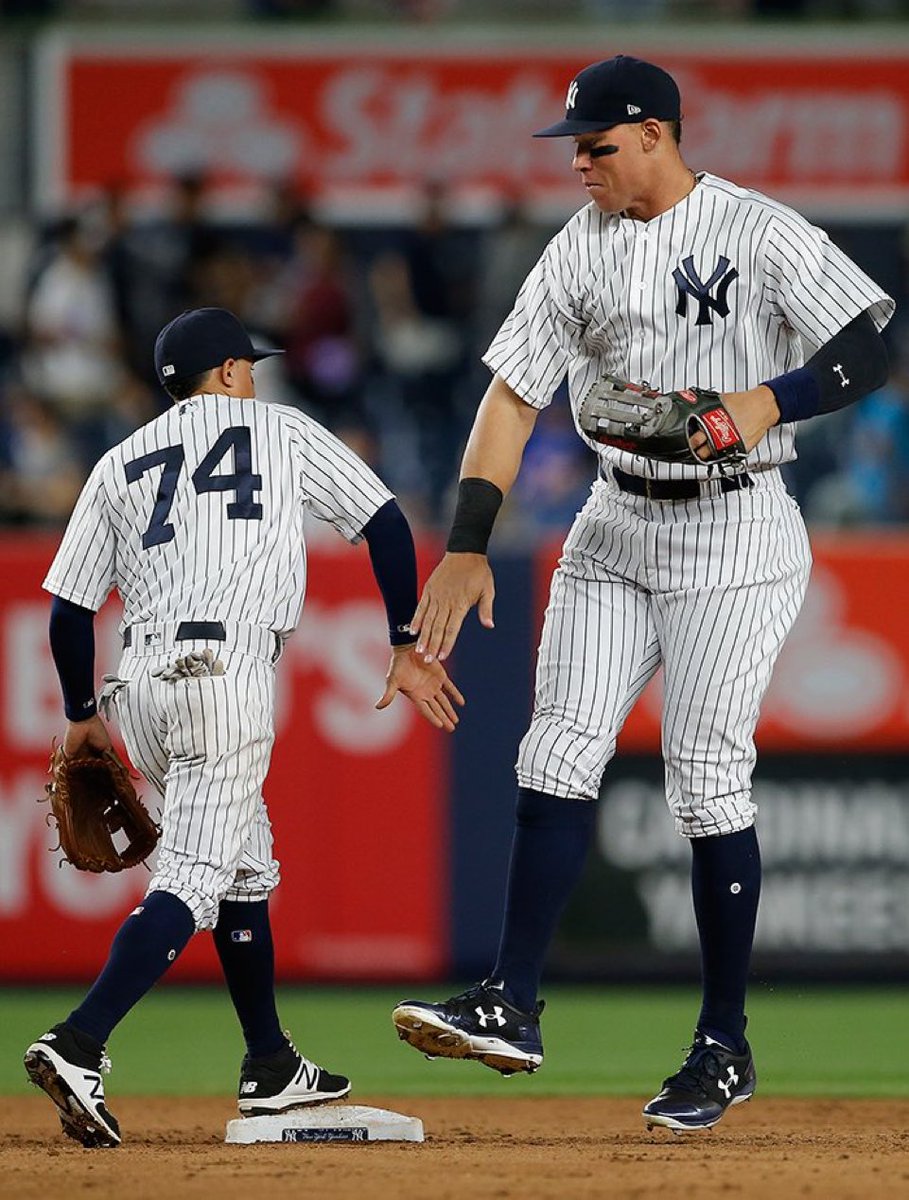RealKentMurphy's tweet photo. 5'8", 151 lbs, Ronald Torreyes next to  6'7", 282 lbs, Aaron Judge 😳😳 https://t.co/WwtTwbjpu3