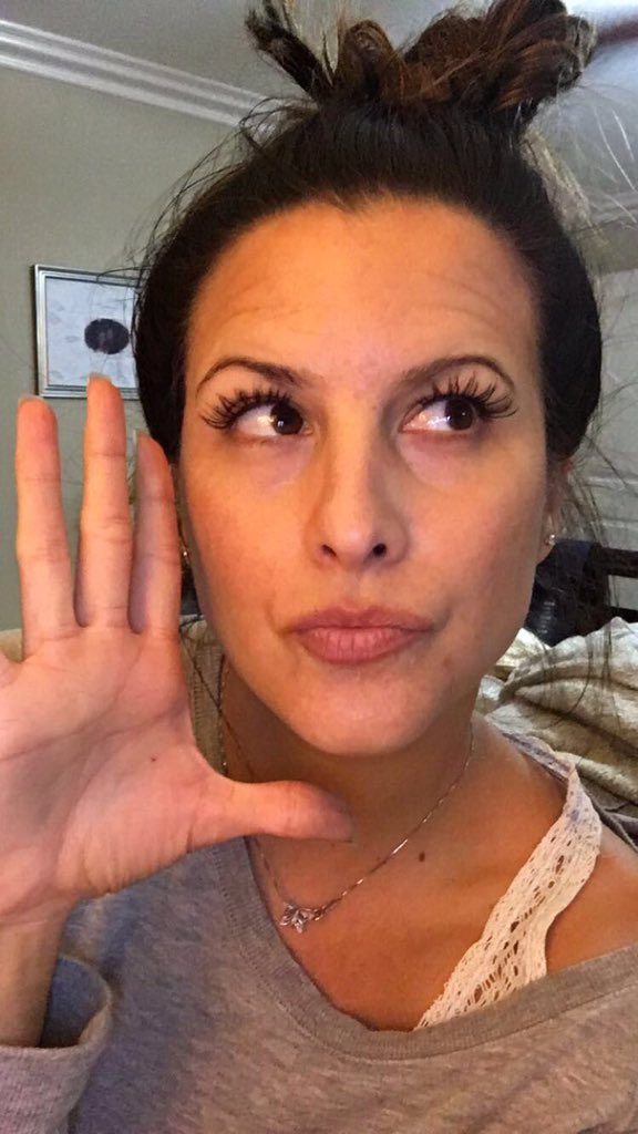 CollsCloset's tweet photo. @CaryDeuber #nomakeup #justlashes https://t.co/4JRbvIx83a
